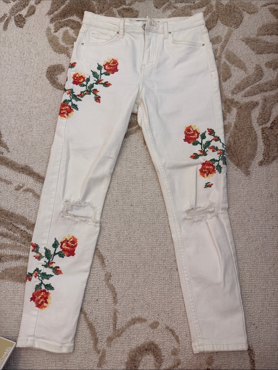 Topshop Denim - Topshop Jamie Embroidered White Women’s Slim Jeans with Red Rose Detail